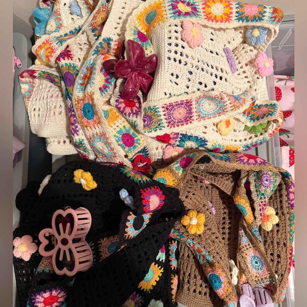 HATS, PURSES, GRAB BAG JEWELRY, WATER-BOTTLE HOLDERS - Picture 6 of 12